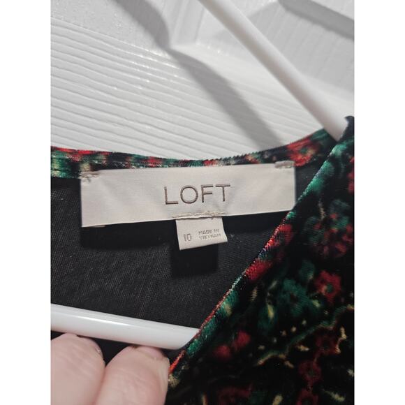 Loft Velvet Christmas Holiday Floral Holly Shift Dress Sz 10 Red Green Gold LS - Picture 2 of 6